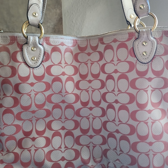 GUC Coach Dot Hallie Tote Melon & Ivory Fabric w/Ivory Leather Trim Pockets - Picture 3 of 13